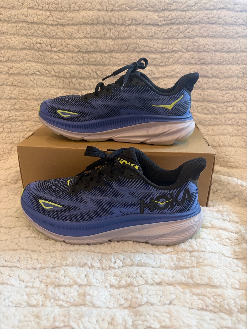 HOKA Women’s Clifton 9 Running Shoes Black/Stellar Blue Size 8.5